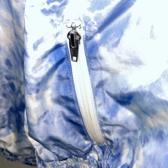 NWOT FOREVER 21 Blue Tie Dye Windbreaker - Picture 5 of 5